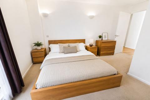 2 bed property, in Prestons Road, £450,000