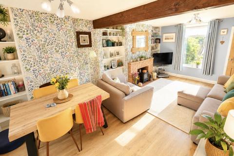 2 bed property, in The Grove, £300,000