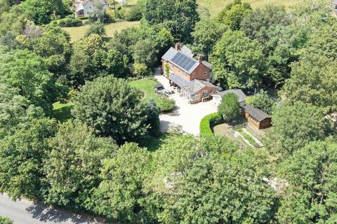 4 bed property, in Twyning, £900,000