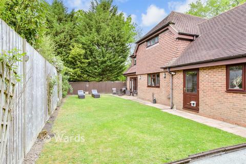 3 bed property, in Whitepost Lane, £725,000