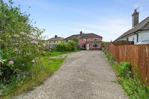4 bed property, in Long Road, £400,000