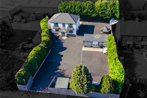 4 bed property, in Belle Vue Lane, £600,000
