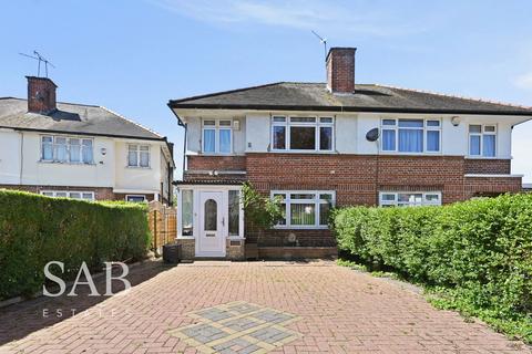 3 bed property, in Penn Close, £600,000