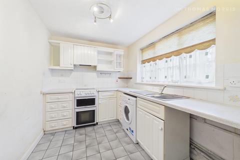 2 bed property, in High Street, £150,000