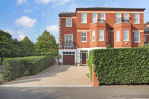 4 bed property, in Rosebury Square, £1,400,000