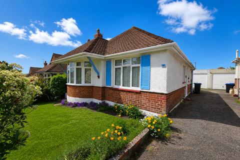 3 bed property, in Downsway, £420,000