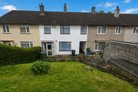 4 bed property, in Winchester Gardens, £235,000