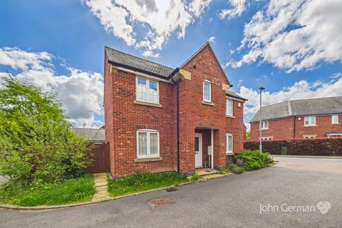 3 bed property, in Wicket Close, £350,000