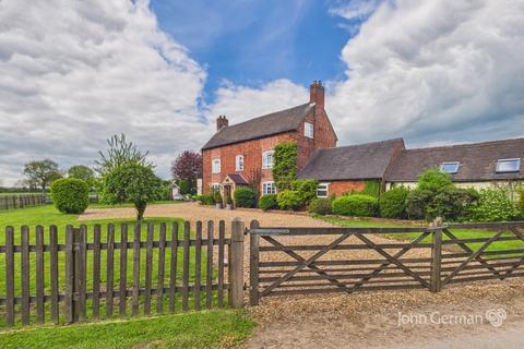 4 bed property, in Leese Hill, £1,095,000