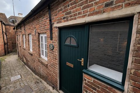 3 bed property, in Coxons Yard, £325,000