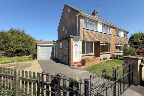 3 bed property, in Hillcrest Close, £389,950