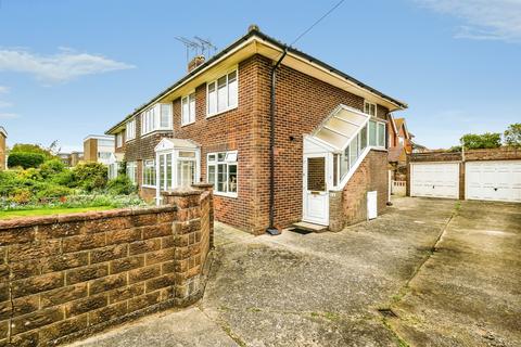 2 bed property, in Seaview Road, £325,000
