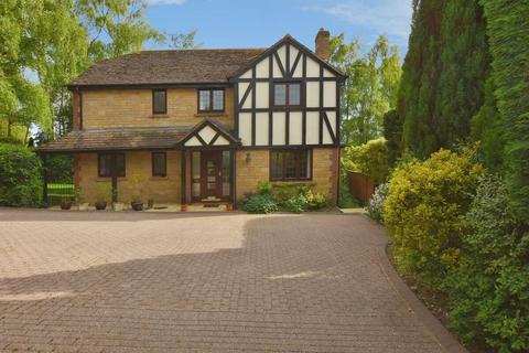4 bed property, in Aspen Drive, £650,000