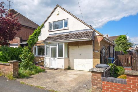 2 bed property, in 15 North Park Drive, £150,000