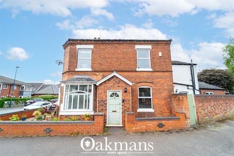 2 bed property, in Wood Lane, £350,000