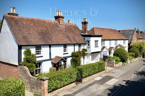 5 bed property, in Clarence Cottage, £1,250,000