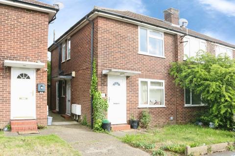2 bed property, in Laburnum Grove, £285,000