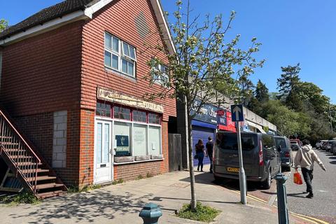 2 bed property, in Heathfield TN21, £310,000
