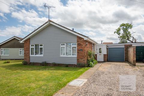 2 bed property, in Mill Close, £300,000