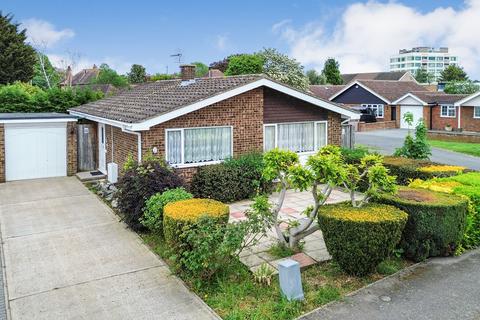 2 bed property, in Portland Close, £325,000