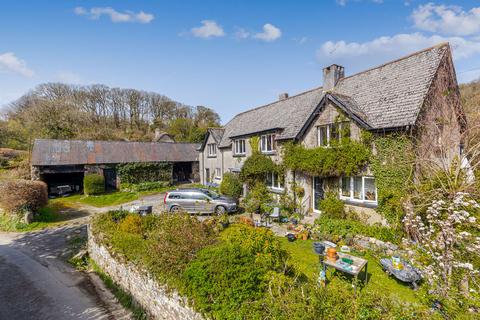6 bed property, in Newton Abbot TQ13, £750,000
