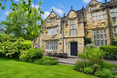 4 bed property, in Hall Street, £625,000