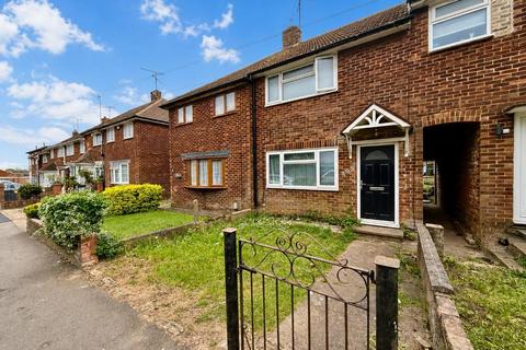 2 bed property, in Dallow Road, £280,000