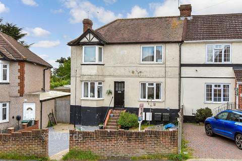 1 bed property, in Cedar Road, £160,000