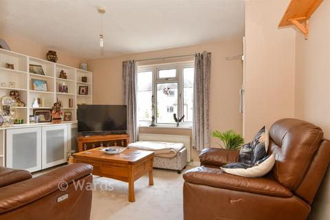 1 bed property, in 69 Cedar Road, £105,500
