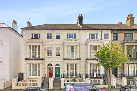 2 bed property, in Ventnor Villas, £400,000
