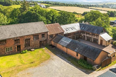 4 bed property, in Poughill, £650,000