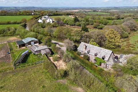 4 bed property, in Thornmoor Cross, £565,000
