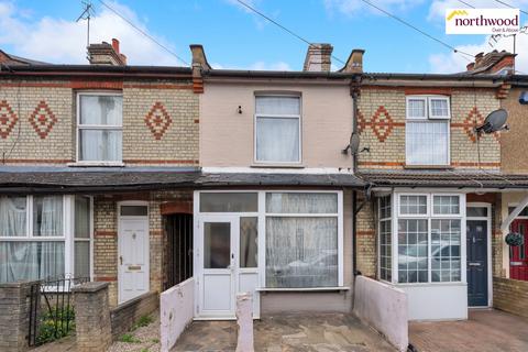2 bed property, in Neston Road, £440,000