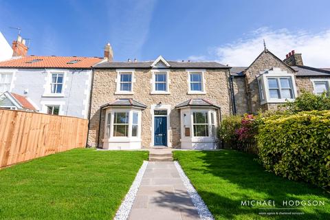 4 bed property, in Front Street, £799,950
