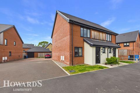 2 bed property, in Lime Avenue, £230,000