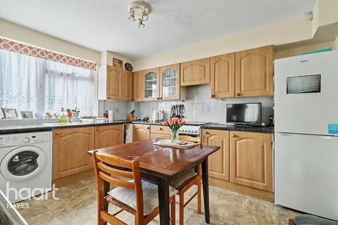 3 bed property, in Bryant Road, £535,000