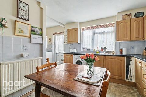 3 bed property, in Bryant Road, £535,000