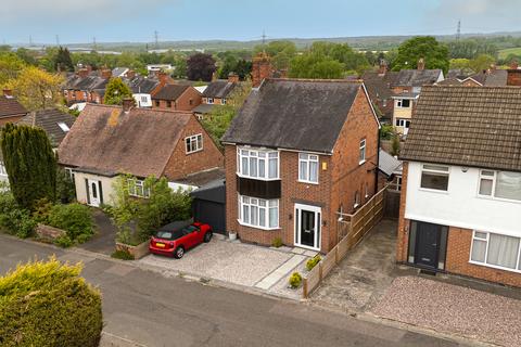 3 bed property, in Pine Road, £375,000