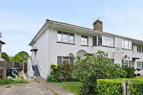 3 bed property, in Costons Lane, £395,000
