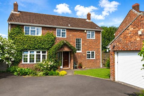 4 bed property, in Upton Scudamore, £685,000