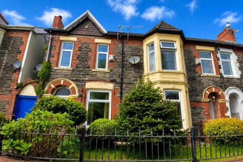 4 bed property, in Park View, £285,000