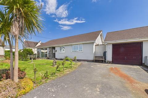 3 bed property, in Furze Gardens, £300,000