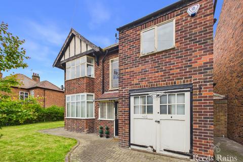 4 bed property, in Rosebery Avenue, £350,000
