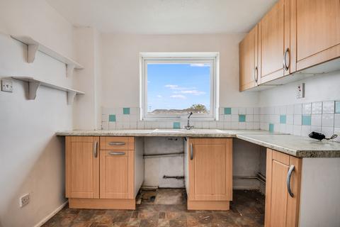 2 bed property, in Springfield, £125,000