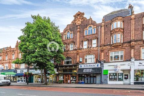 1 bed property, in Claremont Road, £265,000