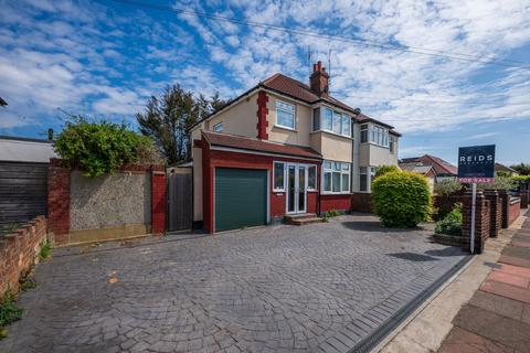 3 bed property, in Old Farm Avenue, £550,000