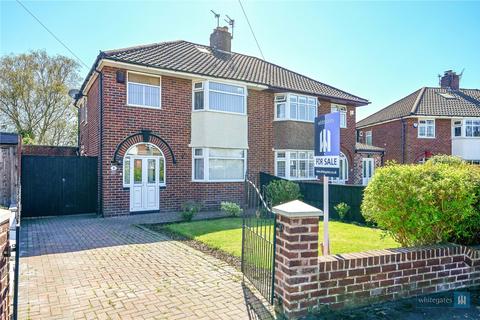 4 bed property, in Broom Close, £325,000