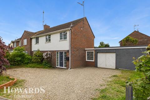 4 bed property, in Lakeside Rise, £315,000