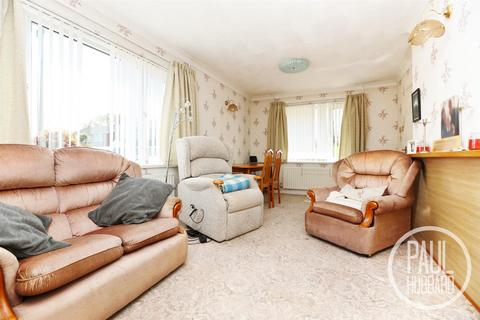 3 bed property, in Fern Avenue, £280,000