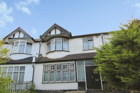 3 bed property, in Lower Addiscombe Road, £400,000